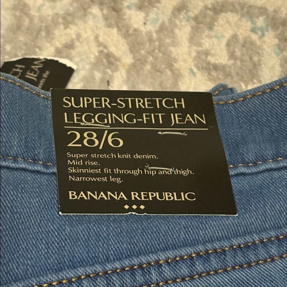 Banana Republic • Super Stretch Legging Fit Jean - Picture 3 of 8